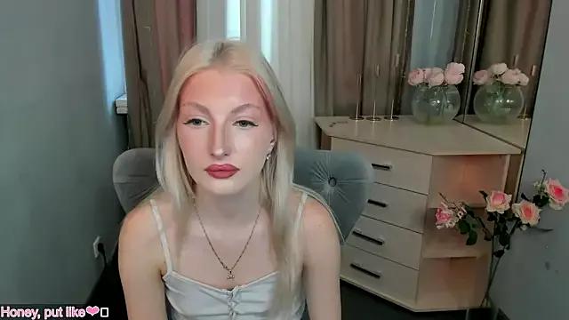 Sarrah_blush from StripChat