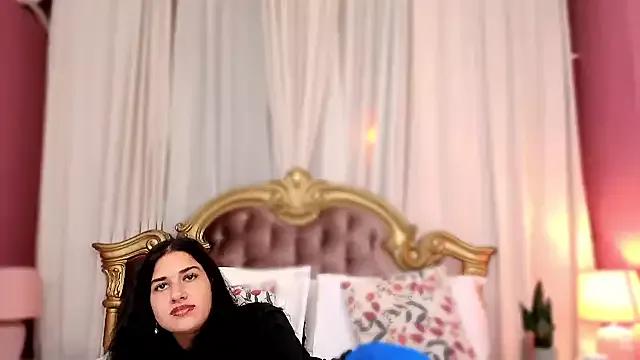 SarraRay from StripChat