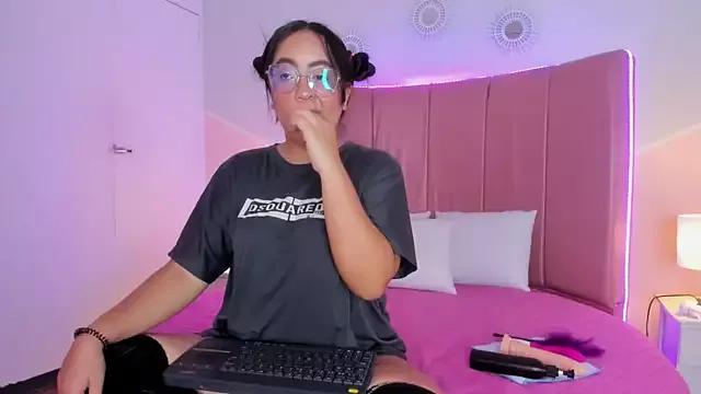 sasha_delacroix from StripChat