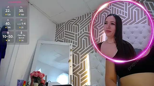 Discover our girls online shows and discover the company of countless livestreamers, with stunning shapes, sex toys and more.