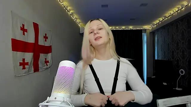 Discover our girls online shows and discover the company of countless livestreamers, with stunning shapes, sex toys and more.