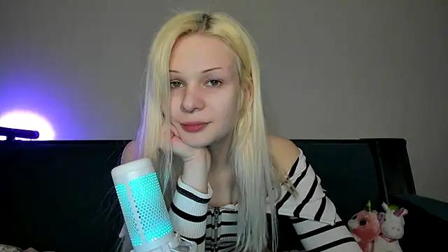 sashakiss99 from StripChat