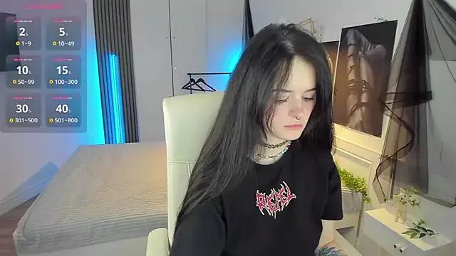 Discover our girls online shows and discover the company of countless livestreamers, with stunning shapes, sex toys and more.