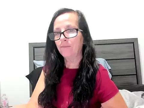 Discover our girls online shows and discover the company of countless livestreamers, with stunning shapes, sex toys and more.