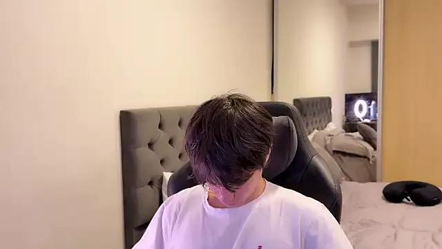 SasukeUhchiaa from StripChat