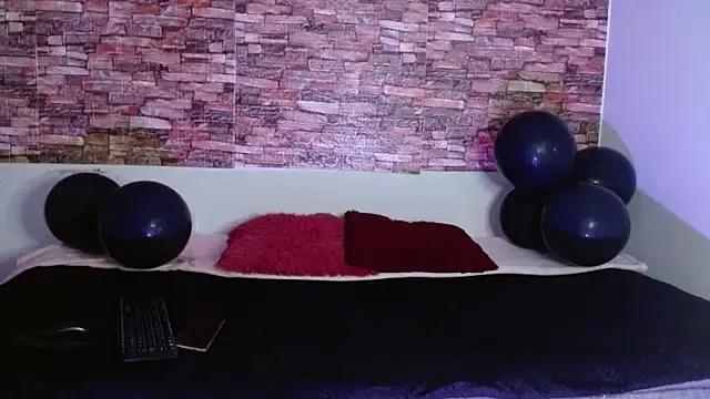 saxxyhotcs from StripChat