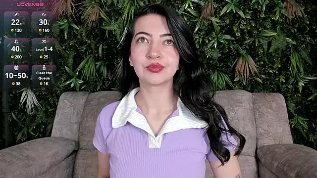 Discover our girls online shows and discover the company of countless livestreamers, with stunning shapes, sex toys and more.