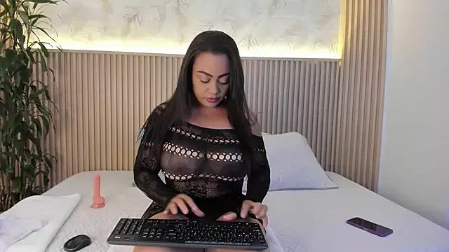 Discover our girls online shows and discover the company of countless livestreamers, with stunning shapes, sex toys and more.