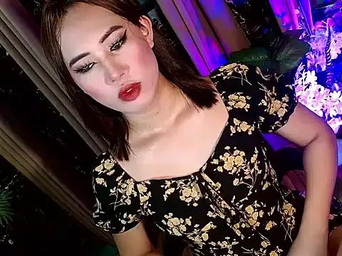 Discover our girls online shows and discover the company of countless livestreamers, with stunning shapes, sex toys and more.