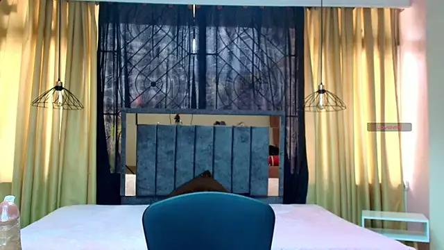 Discover our girls online shows and discover the company of countless livestreamers, with stunning shapes, sex toys and more.