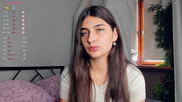 Discover our girls online shows and discover the company of countless livestreamers, with stunning shapes, sex toys and more.