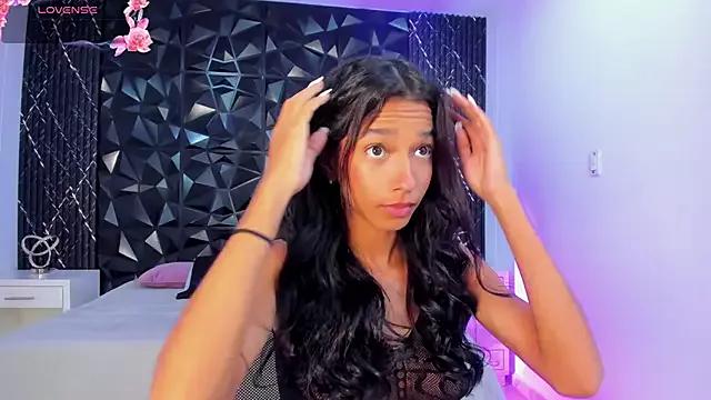 Discover our girls online shows and discover the company of countless livestreamers, with stunning shapes, sex toys and more.