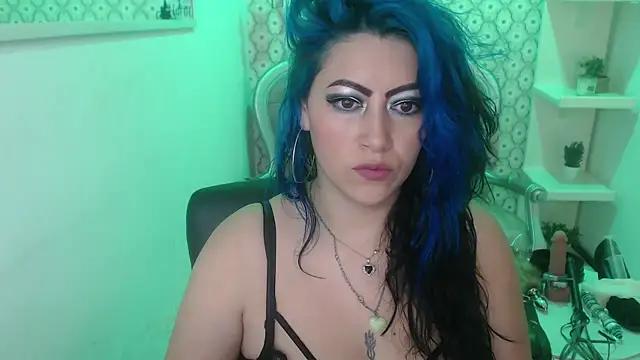 Discover our girls online shows and discover the company of countless livestreamers, with stunning shapes, sex toys and more.