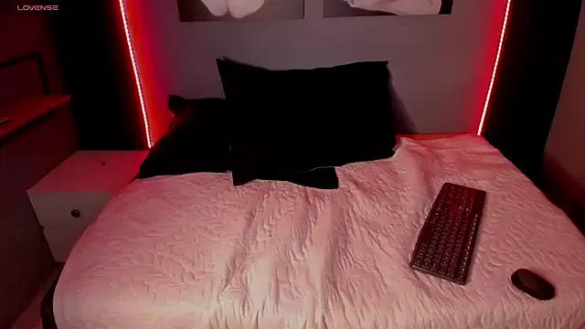Discover our girls online shows and discover the company of countless livestreamers, with stunning shapes, sex toys and more.