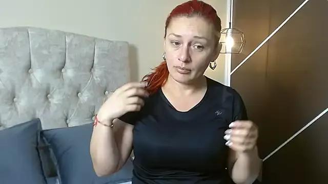 Discover our girls online shows and discover the company of countless livestreamers, with stunning shapes, sex toys and more.