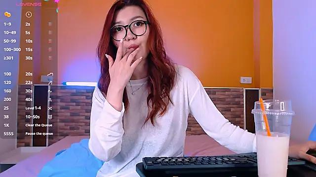 Discover our girls online shows and discover the company of countless livestreamers, with stunning shapes, sex toys and more.