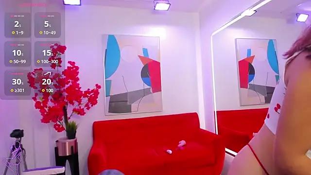Discover our girls online shows and discover the company of countless livestreamers, with stunning shapes, sex toys and more.