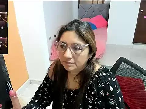 Discover our girls online shows and discover the company of countless livestreamers, with stunning shapes, sex toys and more.