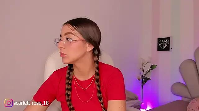 Discover our girls online shows and discover the company of countless livestreamers, with stunning shapes, sex toys and more.