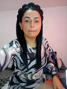 Discover our girls online shows and discover the company of countless livestreamers, with stunning shapes, sex toys and more.