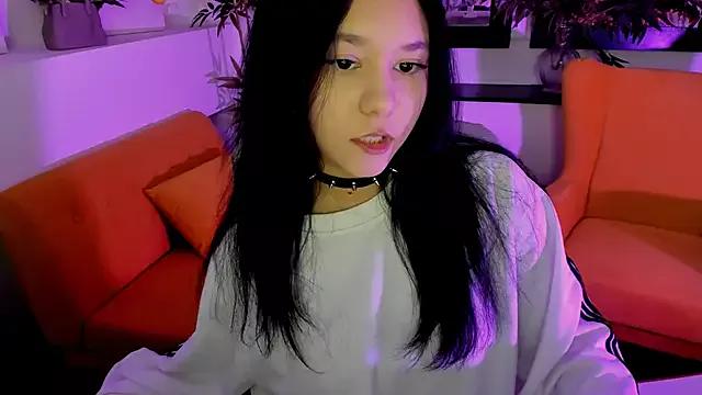 Discover our girls online shows and discover the company of countless livestreamers, with stunning shapes, sex toys and more.
