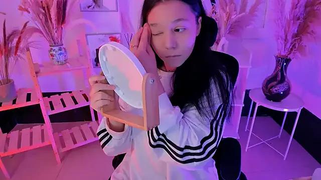 Discover our girls online shows and discover the company of countless livestreamers, with stunning shapes, sex toys and more.