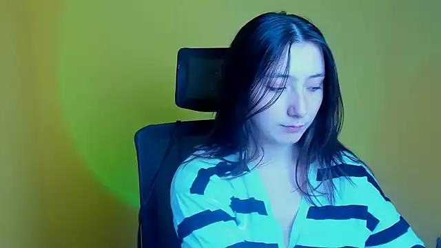 Discover our girls online shows and discover the company of countless livestreamers, with stunning shapes, sex toys and more.
