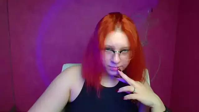 Discover our girls online shows and discover the company of countless livestreamers, with stunning shapes, sex toys and more.