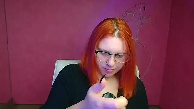 Discover our girls online shows and discover the company of countless livestreamers, with stunning shapes, sex toys and more.