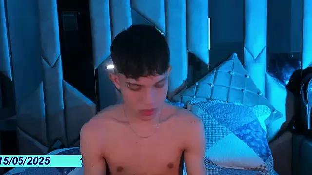 Discover our girls online shows and discover the company of countless livestreamers, with stunning shapes, sex toys and more.