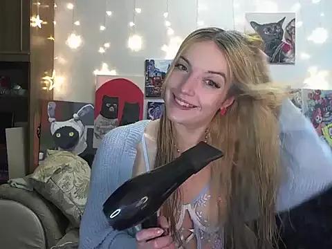 Discover our girls online shows and discover the company of countless livestreamers, with stunning shapes, sex toys and more.