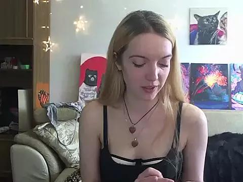 Discover our girls online shows and discover the company of countless livestreamers, with stunning shapes, sex toys and more.