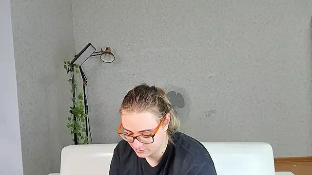 Seductive_She_Wolf from StripChat is Freechat