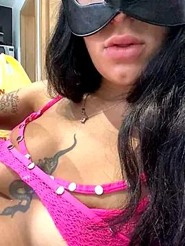 Discover our girls online shows and discover the company of countless livestreamers, with stunning shapes, sex toys and more.