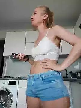 Selena3921 from StripChat