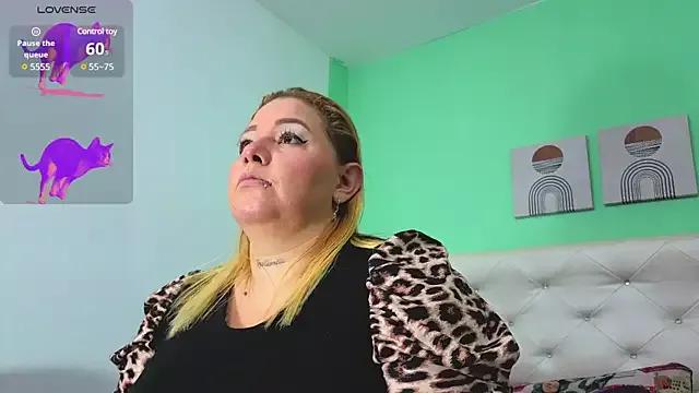 selena_castillo from StripChat