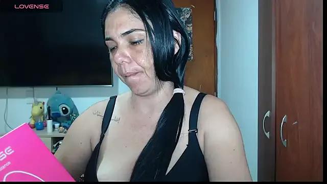 Discover our girls online shows and discover the company of countless livestreamers, with stunning shapes, sex toys and more.