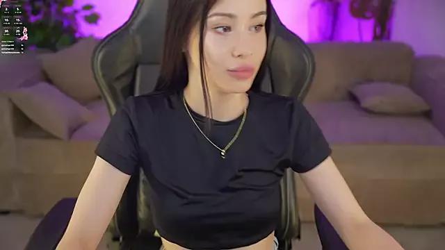 Discover our girls online shows and discover the company of countless livestreamers, with stunning shapes, sex toys and more.