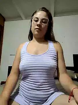 selena_gomez2 from StripChat is Freechat
