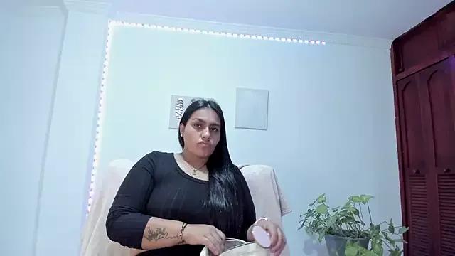 Discover our girls online shows and discover the company of countless livestreamers, with stunning shapes, sex toys and more.