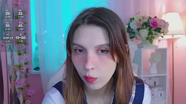 Discover our girls online shows and discover the company of countless livestreamers, with stunning shapes, sex toys and more.