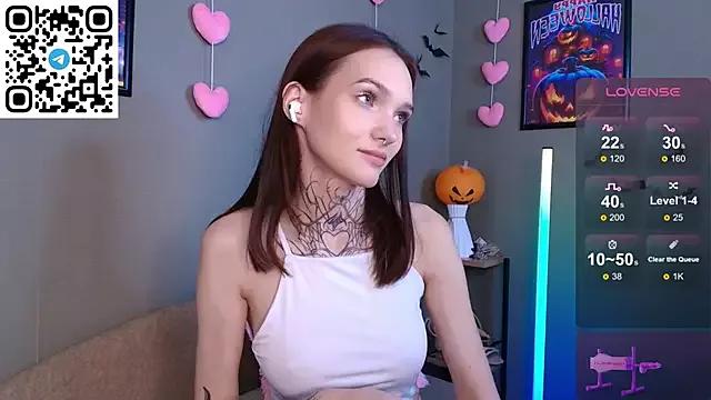 Discover our girls online shows and discover the company of countless livestreamers, with stunning shapes, sex toys and more.