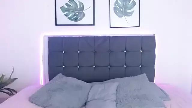 selena_yourmilf from StripChat