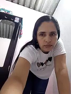 Discover our girls online shows and discover the company of countless livestreamers, with stunning shapes, sex toys and more.