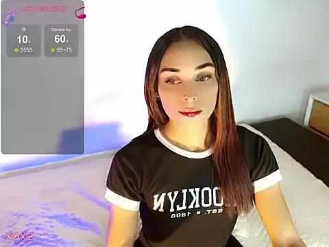 SeleneGil22 from StripChat