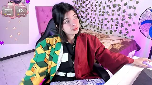 Discover our girls online shows and discover the company of countless livestreamers, with stunning shapes, sex toys and more.