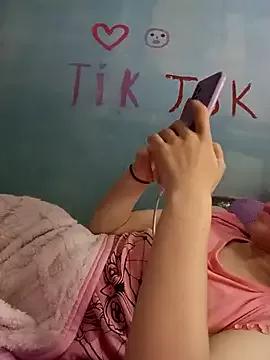 Sellena2 from StripChat