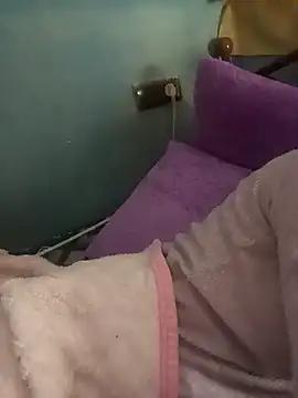 Sellena2 from StripChat