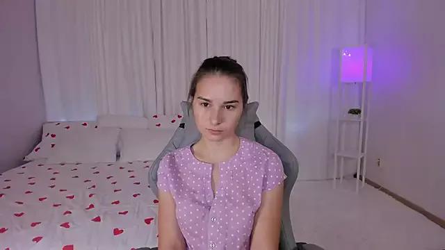 Discover our girls online shows and discover the company of countless livestreamers, with stunning shapes, sex toys and more.