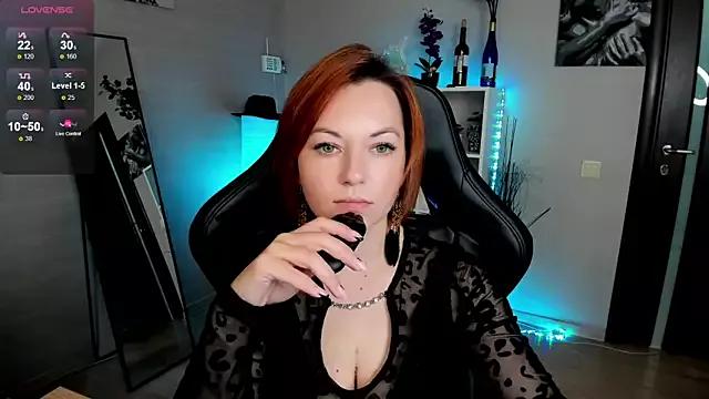 Discover our girls online shows and discover the company of countless livestreamers, with stunning shapes, sex toys and more.